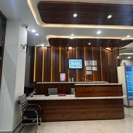 Hotel Prakasham Ujjain Bagian luar foto