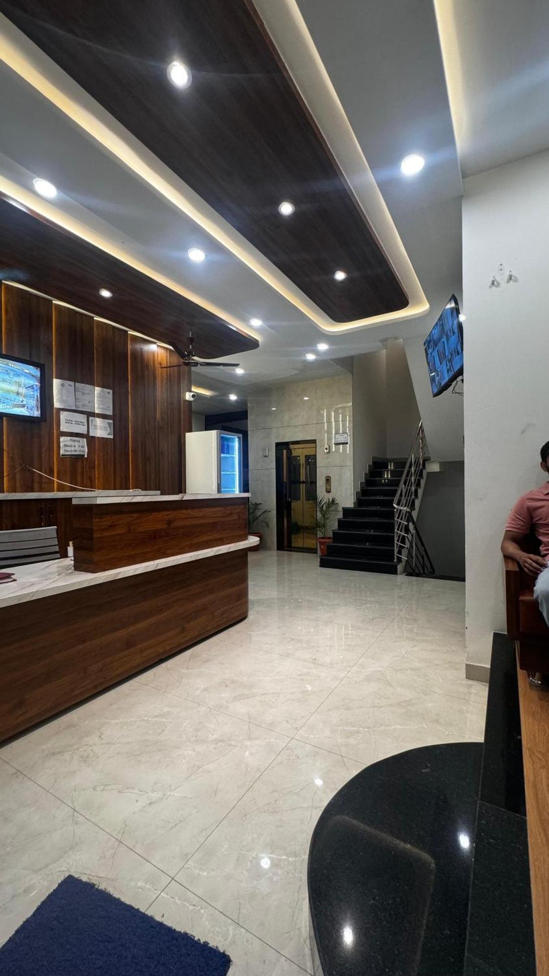 Hotel Prakasham Ujjain Bagian luar foto