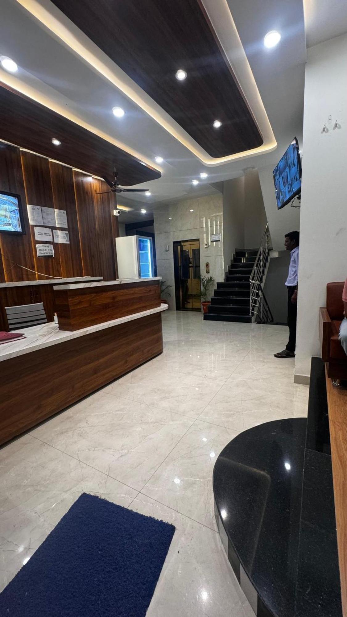 Hotel Prakasham Ujjain Bagian luar foto