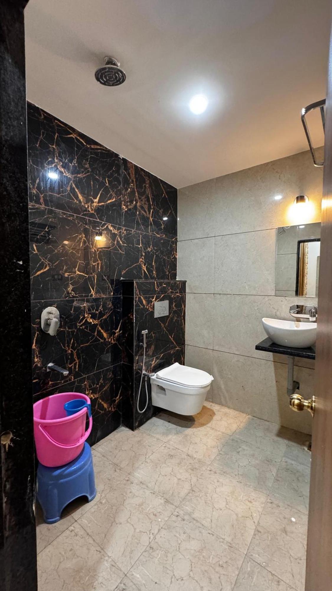 Hotel Prakasham Ujjain Bagian luar foto