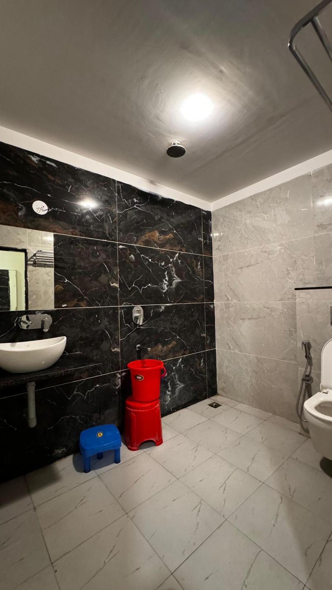 Hotel Prakasham Ujjain Bagian luar foto