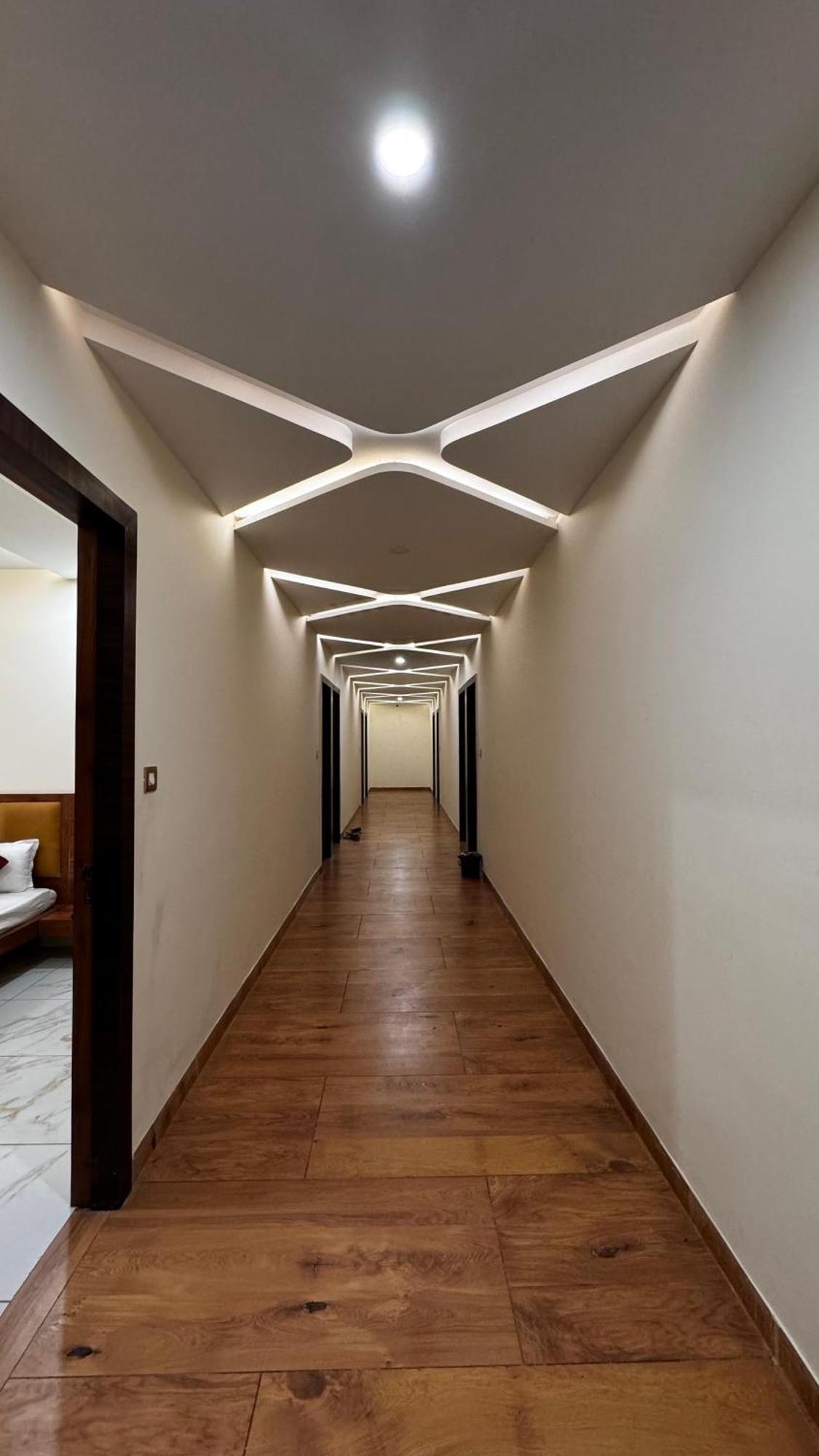 Hotel Prakasham Ujjain Bagian luar foto