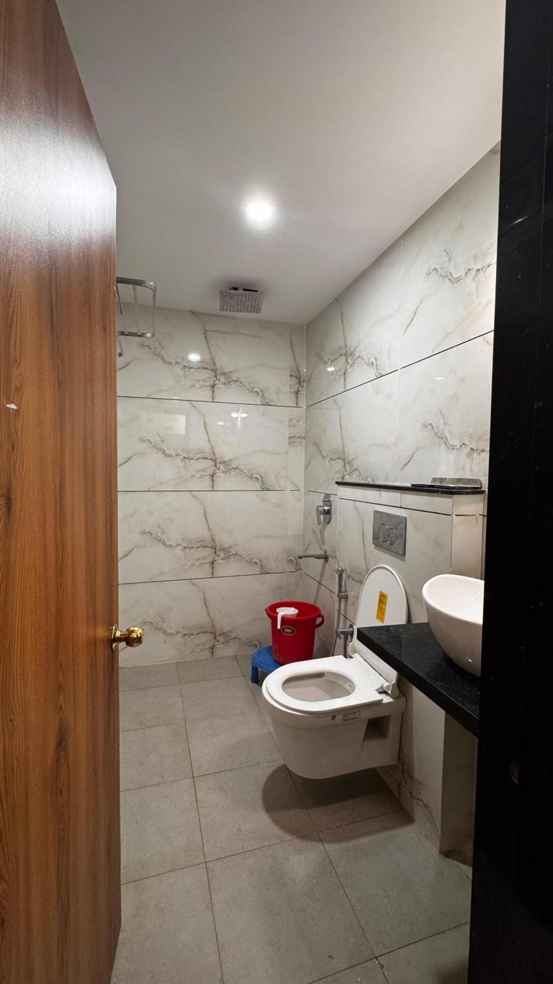 Hotel Prakasham Ujjain Bagian luar foto